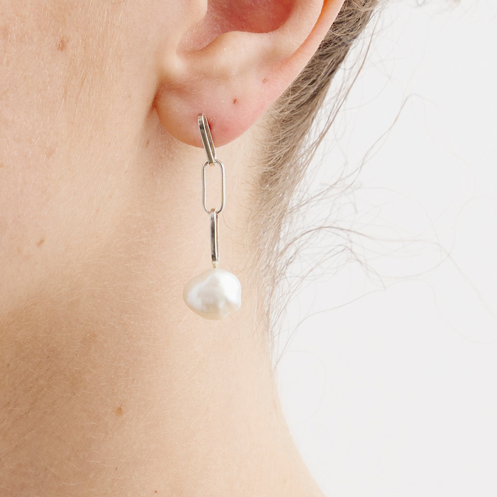 Baroque Pearl Drop Short Silver Link Earrings